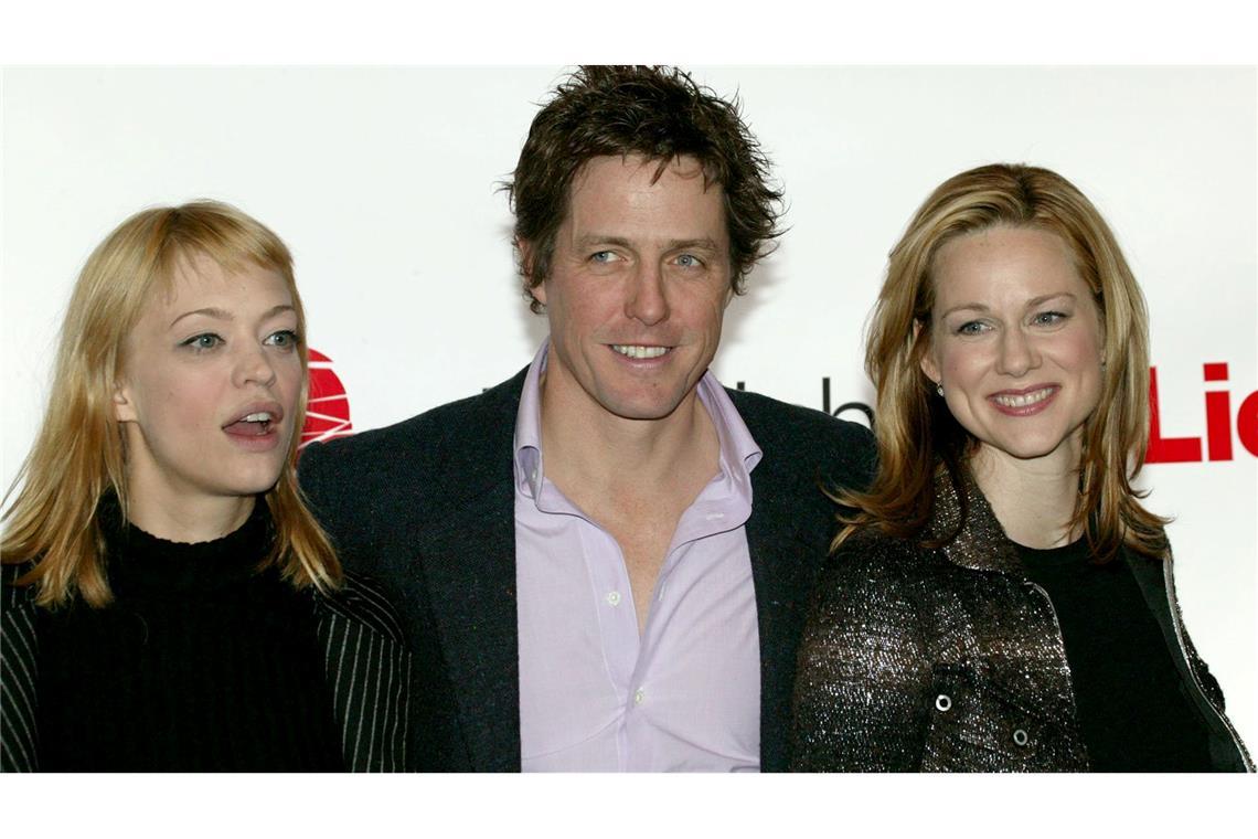 Ein Bild aus vergangenen "Romcom"-Zeiten: Hugh Grant mit Laura Linney und Heike Makatsch (links). (Archivbild)