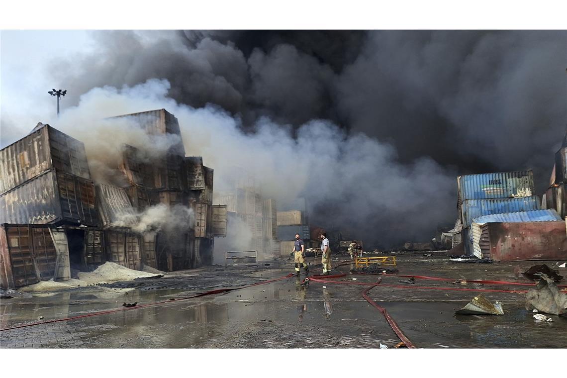 Todesopfer nach Explosion im Iran auf 46 gestiegen Ein Bild der Verwüstung: der Hafen Schahid Radschai nach der Explosion.