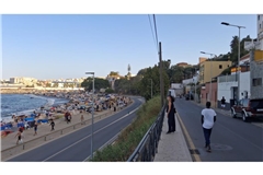 Ein Blick auf die Playa del Trampolin in Ceuta. Noch immer campieren dort Flüchtlinge aus Marokko.