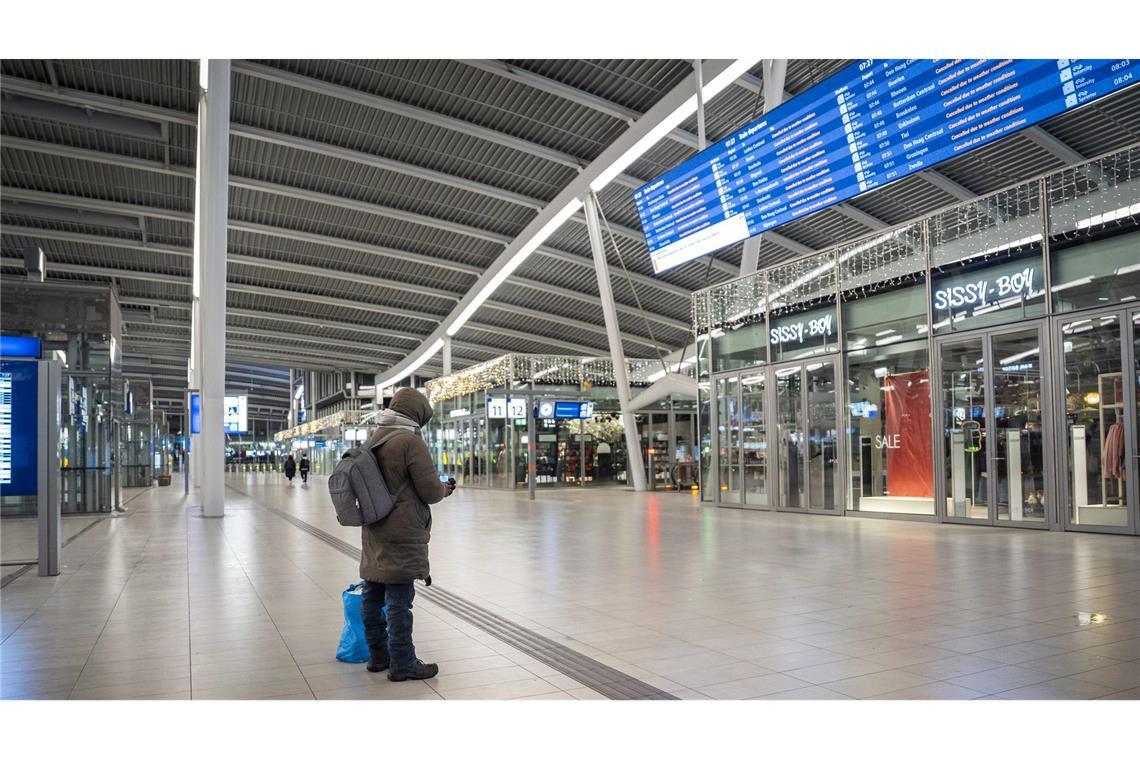 Ein Blick in den leeren Hauptbahnhof von Utrecht in den Niederlanden.