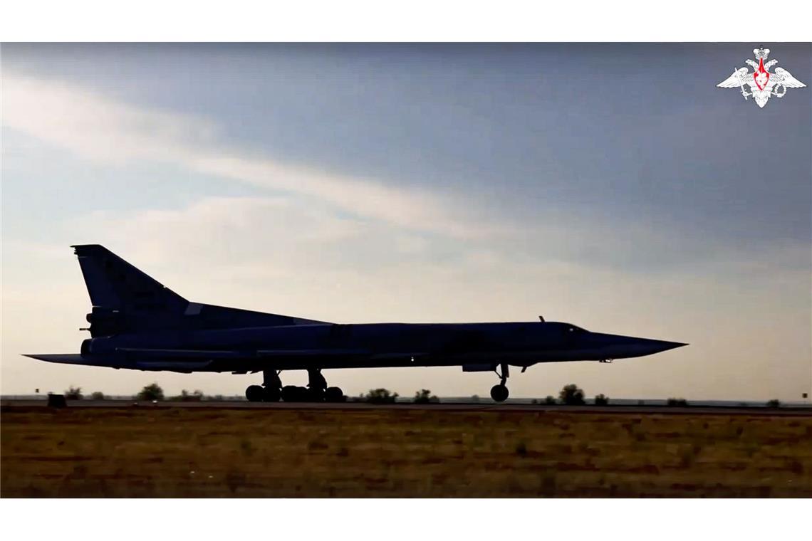 Russischer Bomber stürzt ab – ein Toter Ein Bomber Typ Tupolew Tu-22M der russischen Luftwaffe. (Symbolbild).