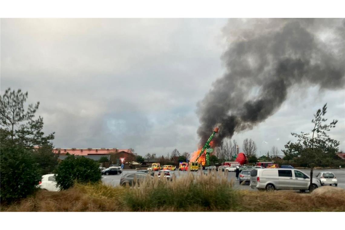 Technischer Defekt führte zu Feuer in "Karls Erlebnis-Dorf" Ein Brand an einem Fahrgeschäft in "Karls Erlebnis-Dorf" hat zu einem Millionenschaden geführt.