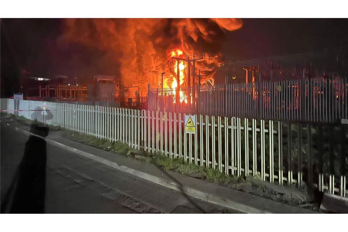 Londoner Feuerwehr: Brand in Umspannwerk unter Kontrolle Ein Brand in einem Umspannwerk soll für den Stromausfall verantwortlich sein.