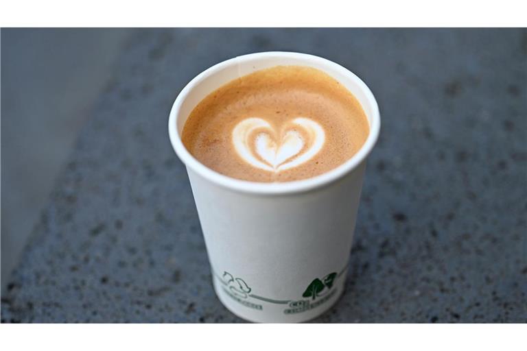 Ein Cappuccino kostet in Deutschland im Schnitt 3,57 Euro - und damit 10 Cent mehr als im vergangenen Jahr.