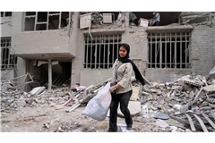 Ein durch israelische und US-amerikanische Luftangriffe beschädigtes Haus in Teheran.