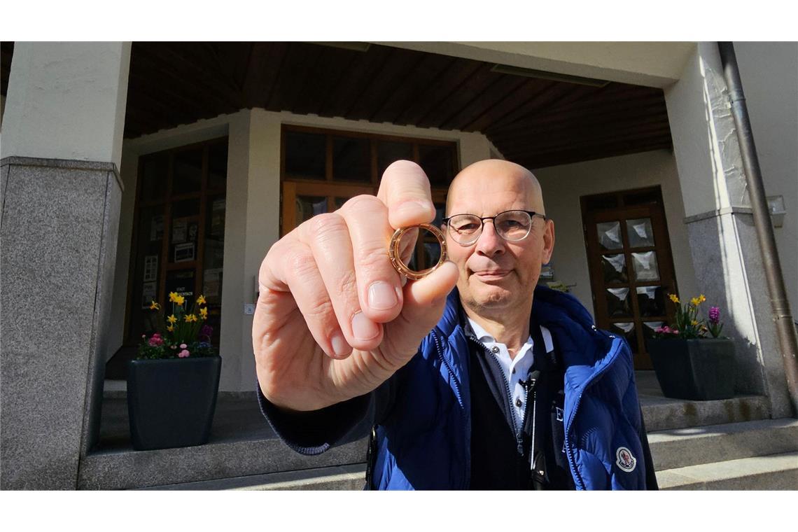 Ein Ehering ist nach einer kleinen Odyssee durch Nordbayern wieder bei seinem Berliner Besitzer angekommen.