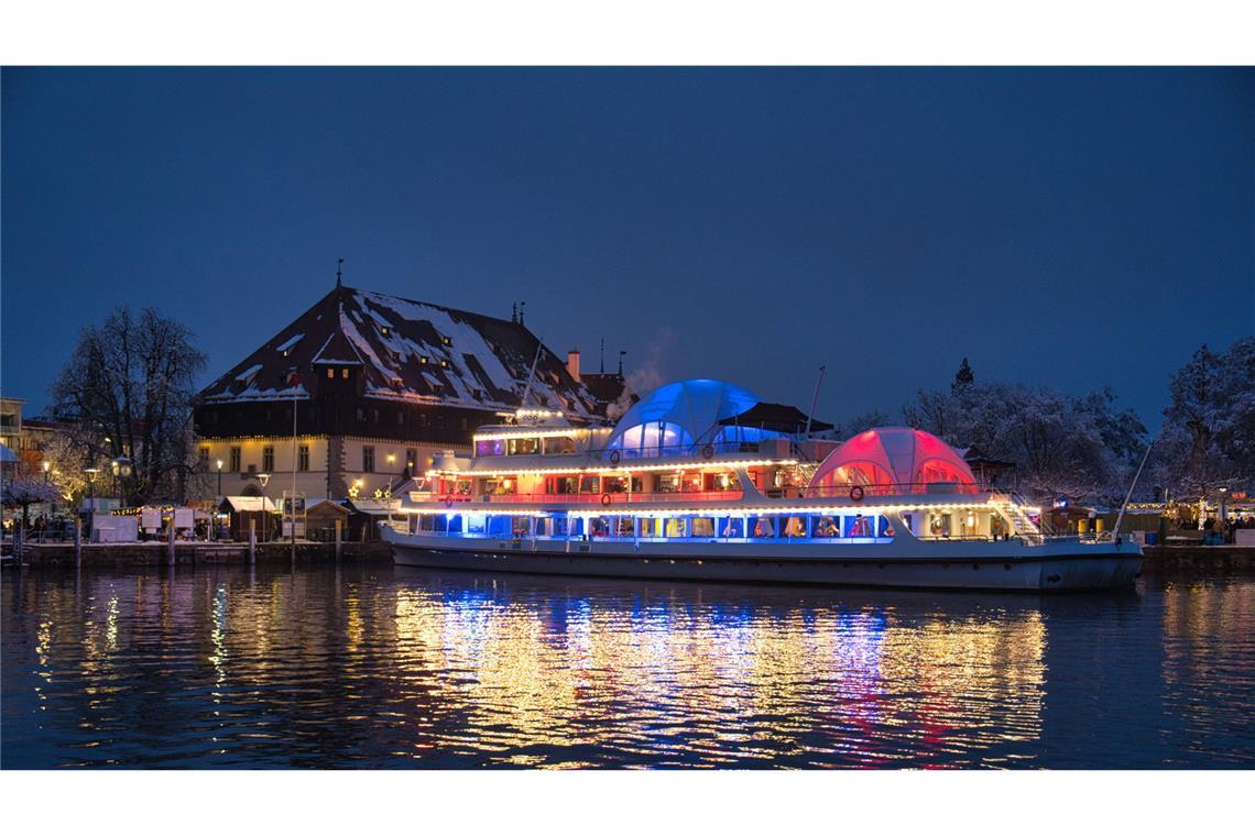 7 Tipps für einen Adventsausflug nach Konstanz Ein eigenes Weihnachtschiff steht auch bereit.