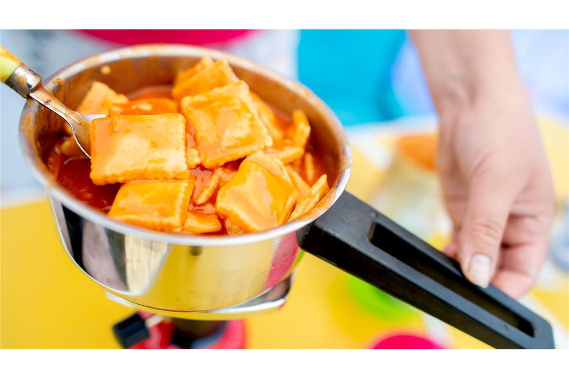Ein einfacher Campingkocher reicht notfalls bei Stromausfall für warmen Tee und etwas Warmes zum Essen. (Archivfoto)