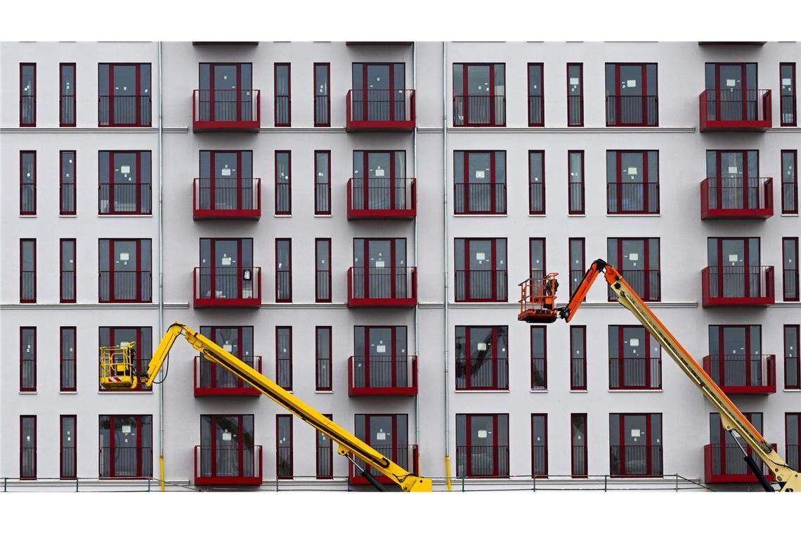 Ein Ende der Wohnmisere in Deutschland ist nach einer neuen Studie des Pestel-Instituts nicht in Sicht.