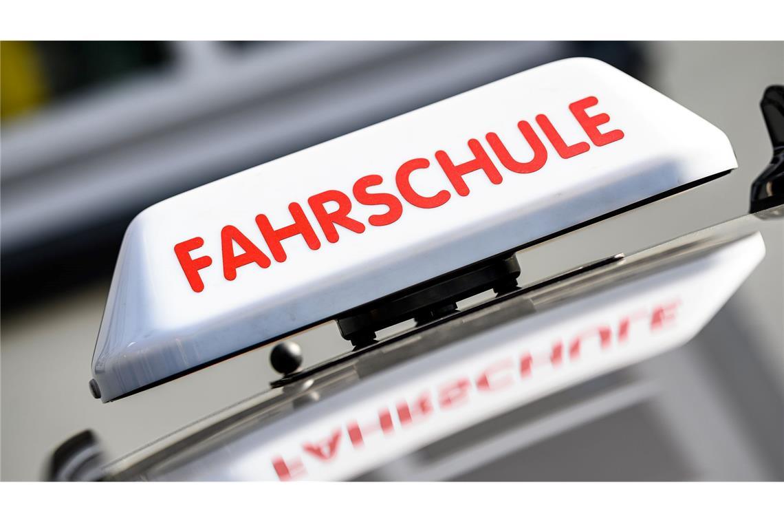 Ein Fahrschüler tritt betrunken zu einer Fahrstunde in Haselünne an und wird von der Polizei gestoppt. (Symbolbild)