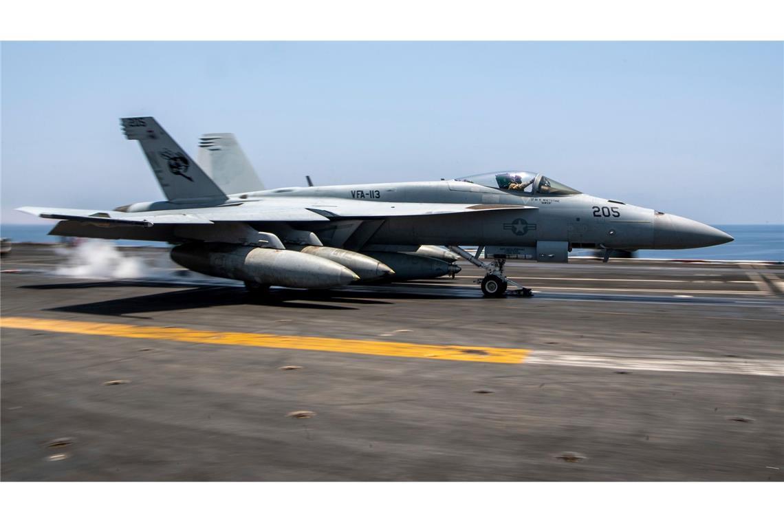 Über 30 Tote bei israelischem Beschuss auf den Gazastreifen Ein fast 70 Millionen Dollar teures Kampfflugzeug ist im Roten Meer von der "USS Harry S. Truman" gestürzt.