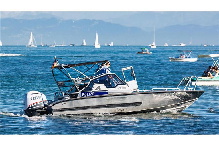 Ein Fischer entdeckt eine leblose Frau im Bodensee. Die Ermittler gehen von einem Badeunfall aus (Symbolfoto).