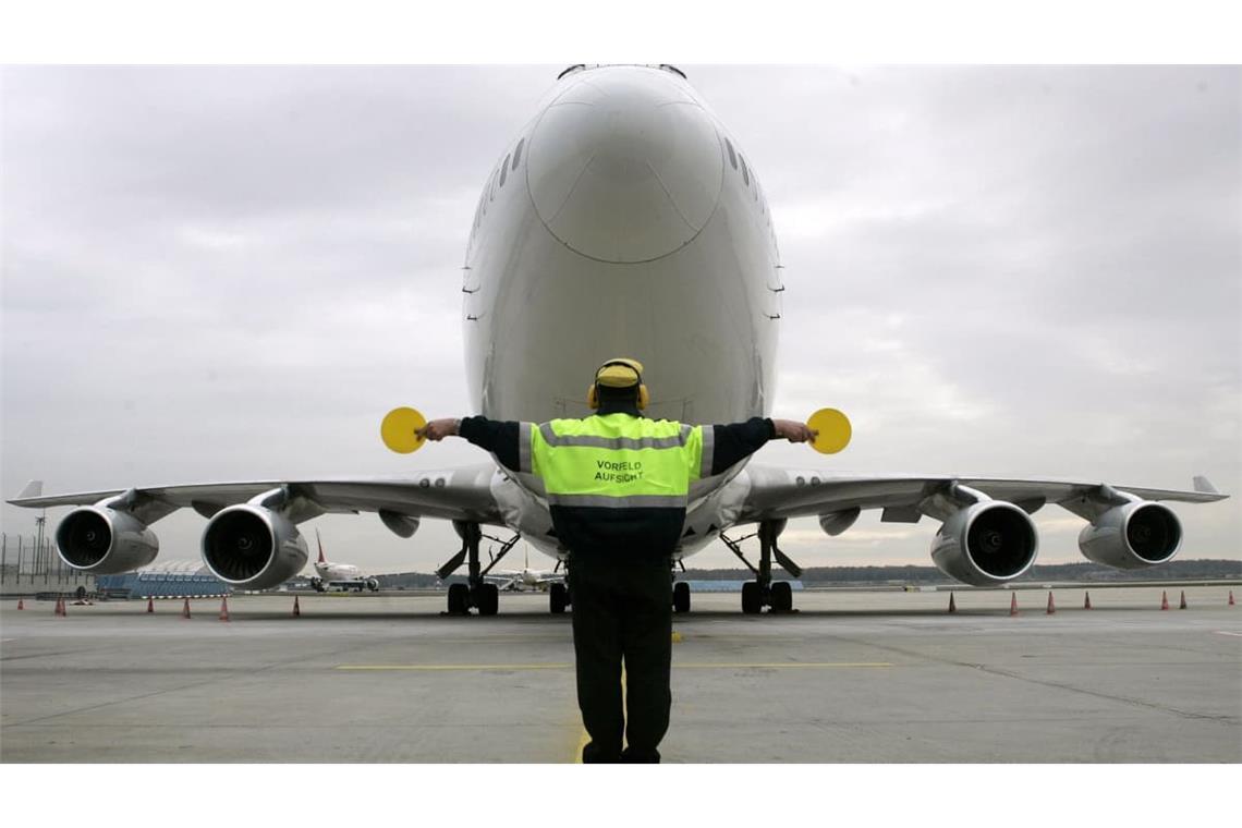 Ein Flugzeug der Pegasus Airline musste in Frankfurt auf dem Flugfeld gestoppt werden. Der Grund: Die Maschine war in die falsche Richtung unterwegs. (Symbolbild)