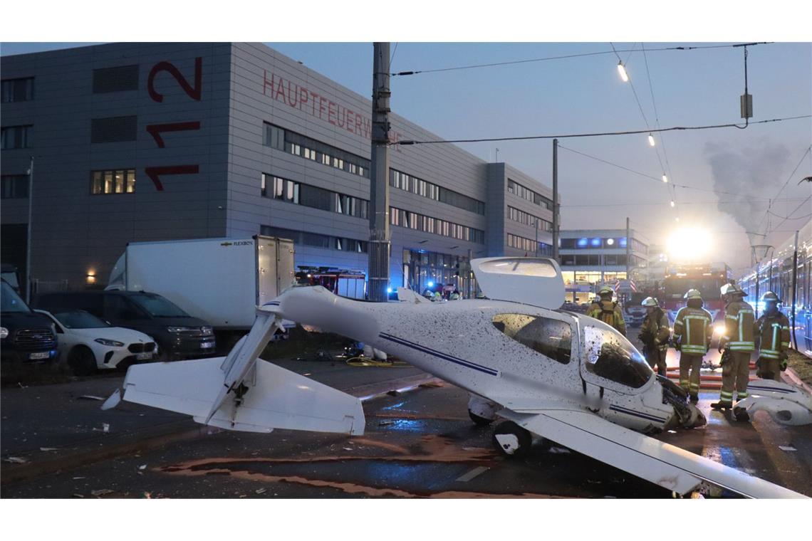 Ein Flugzeug ist im Mannheimer Stadtgebiet notgelandet.