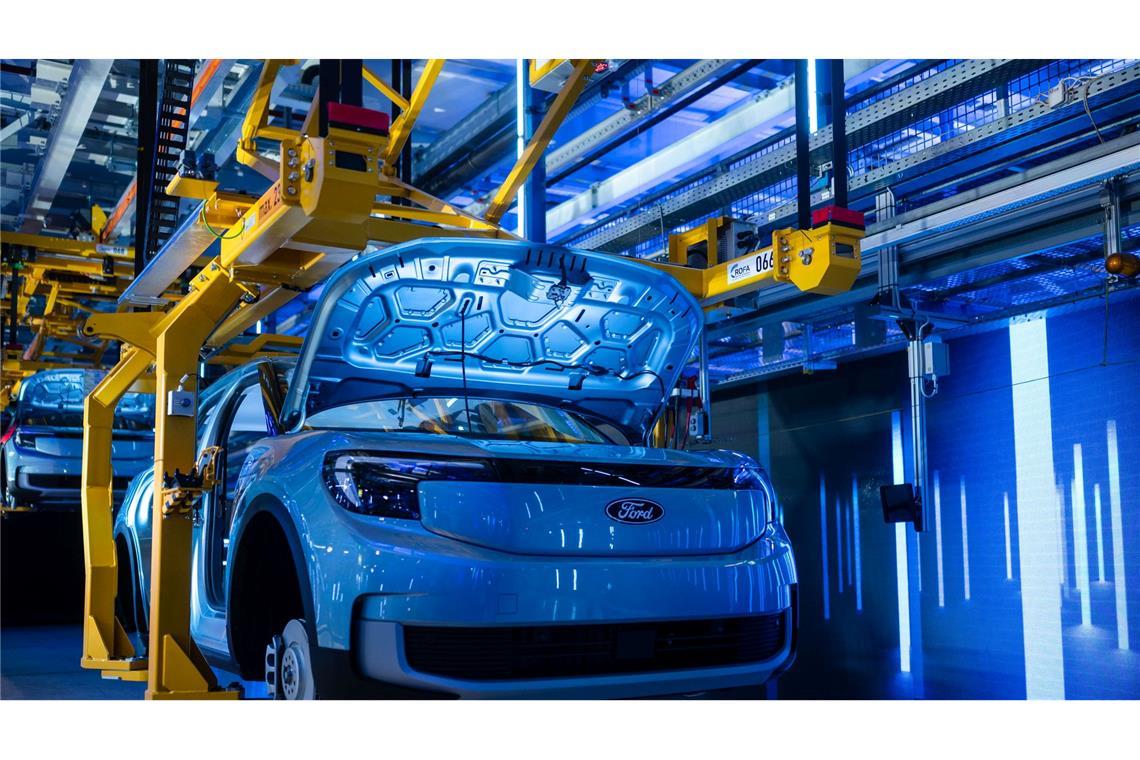 Ford-Betriebsrat: Es gehen 2000 Beschäftigte in Kurzarbeit Ein Ford Explorer im Kölner Werk.