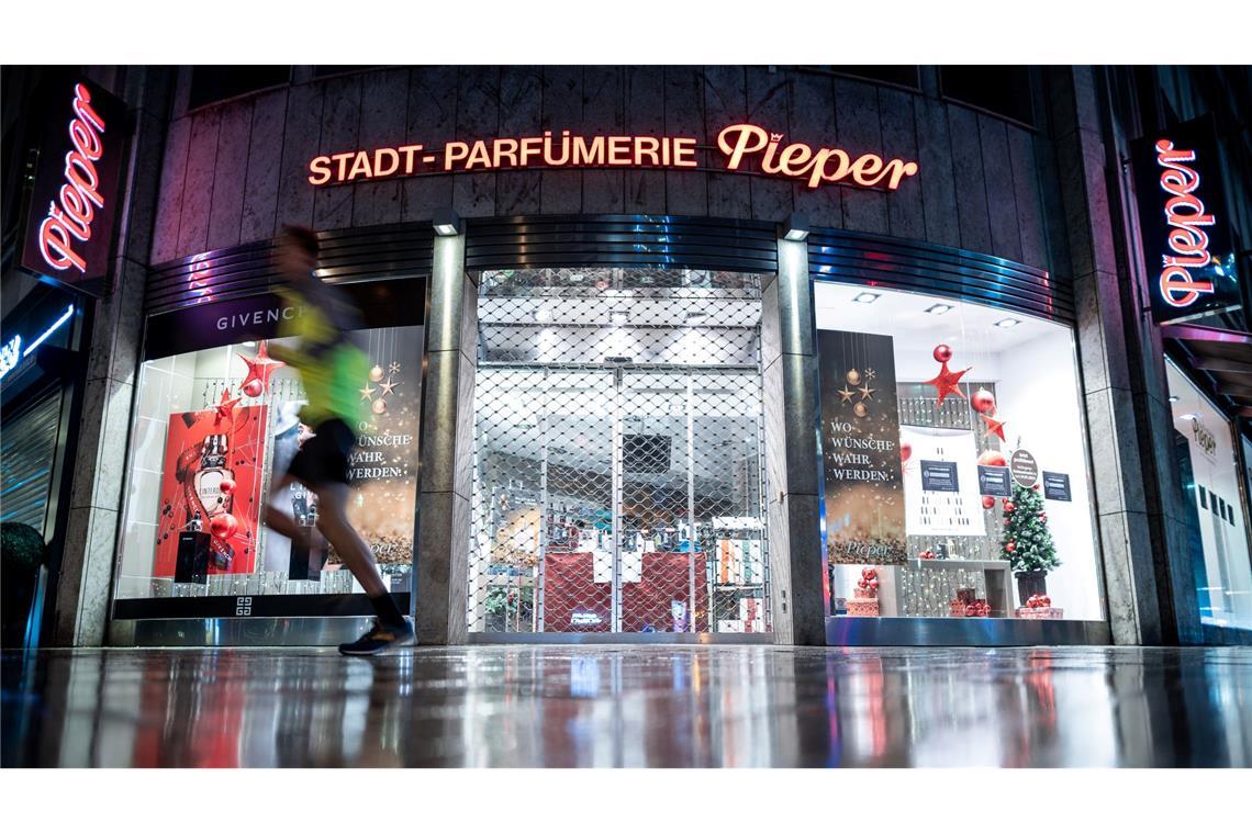 Ein Foto aus schlechten Zeiten: Dezember 2020, wegen eines Corona-Lockdowns blieb auch dieser Pieper-Shop zeitweise geschlossen. Die Shops sind längst wieder geöffnet und bleiben es auch, trotz Insolvenzverfahrens.