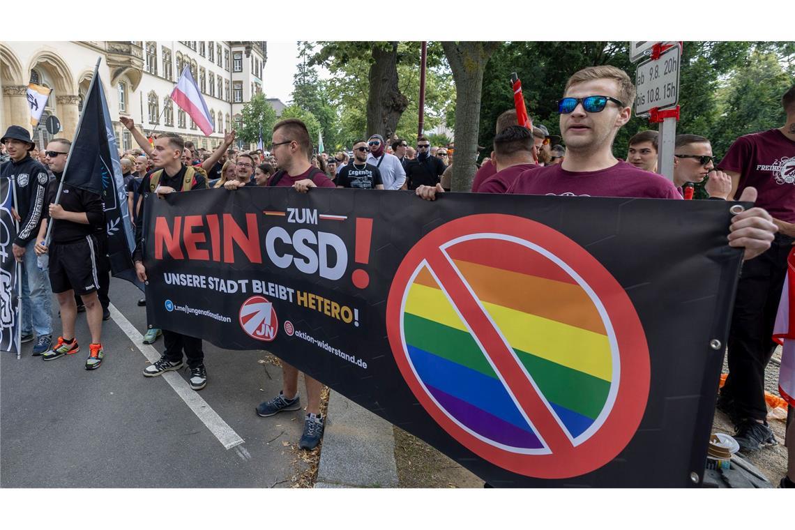 Ein Gegenprotest aus dem rechten Spektrum folgte dem CSD.