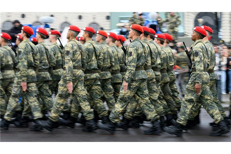 Ein Gericht entschied: Auch Männer in der österreichischen Armee dürfen eine Pferdeschwanz-Frisur tragen. (Symbolbild)