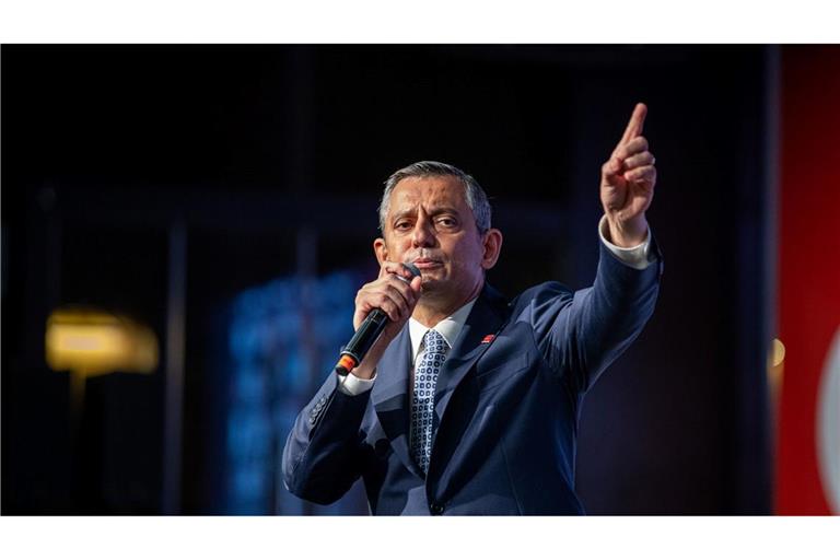Ein Gericht hat die Absetzung von Özgür Özel als CHP-Parteichef angeordnet. (Archivbild)
