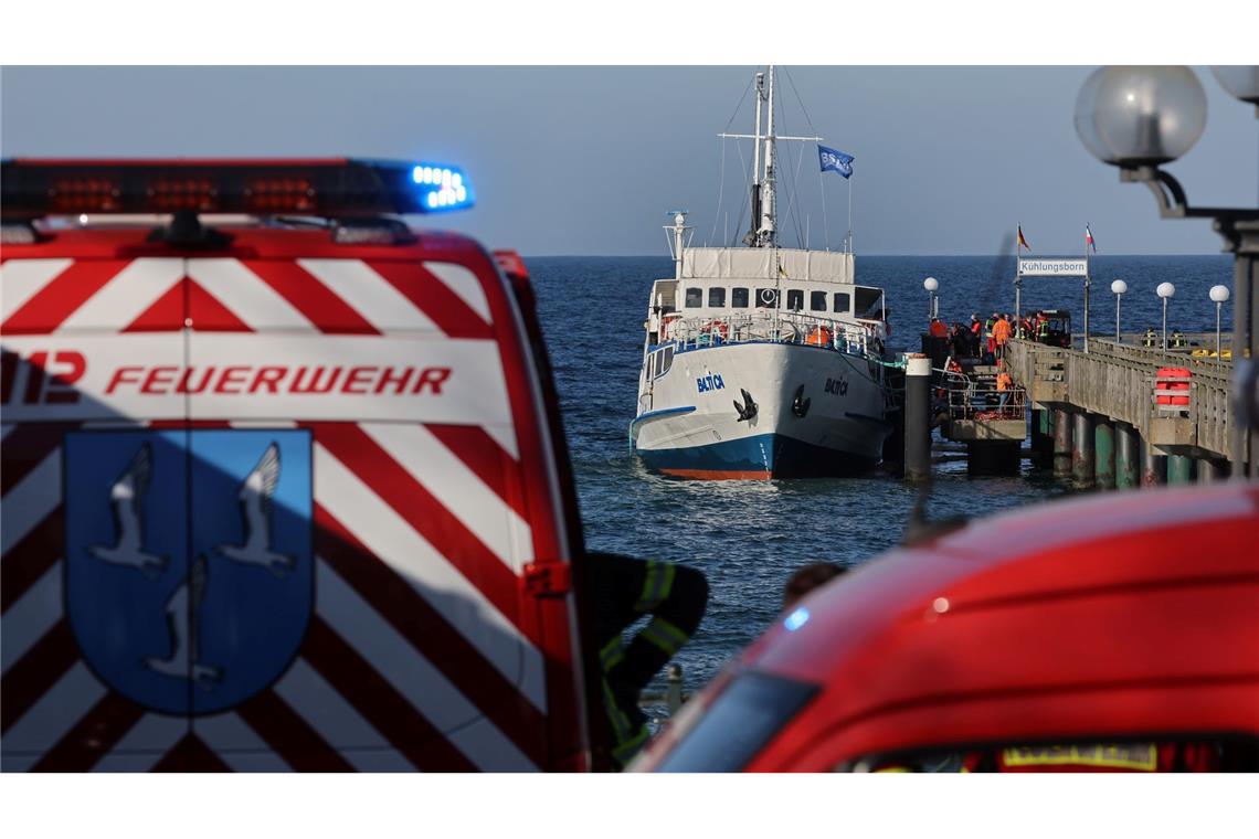 Wasser in Fahrgastschiff auf der Ostsee eingedrungen Ein Großeinsatz der Feuerwehr soll verhindern, dass das Schiff sinkt.