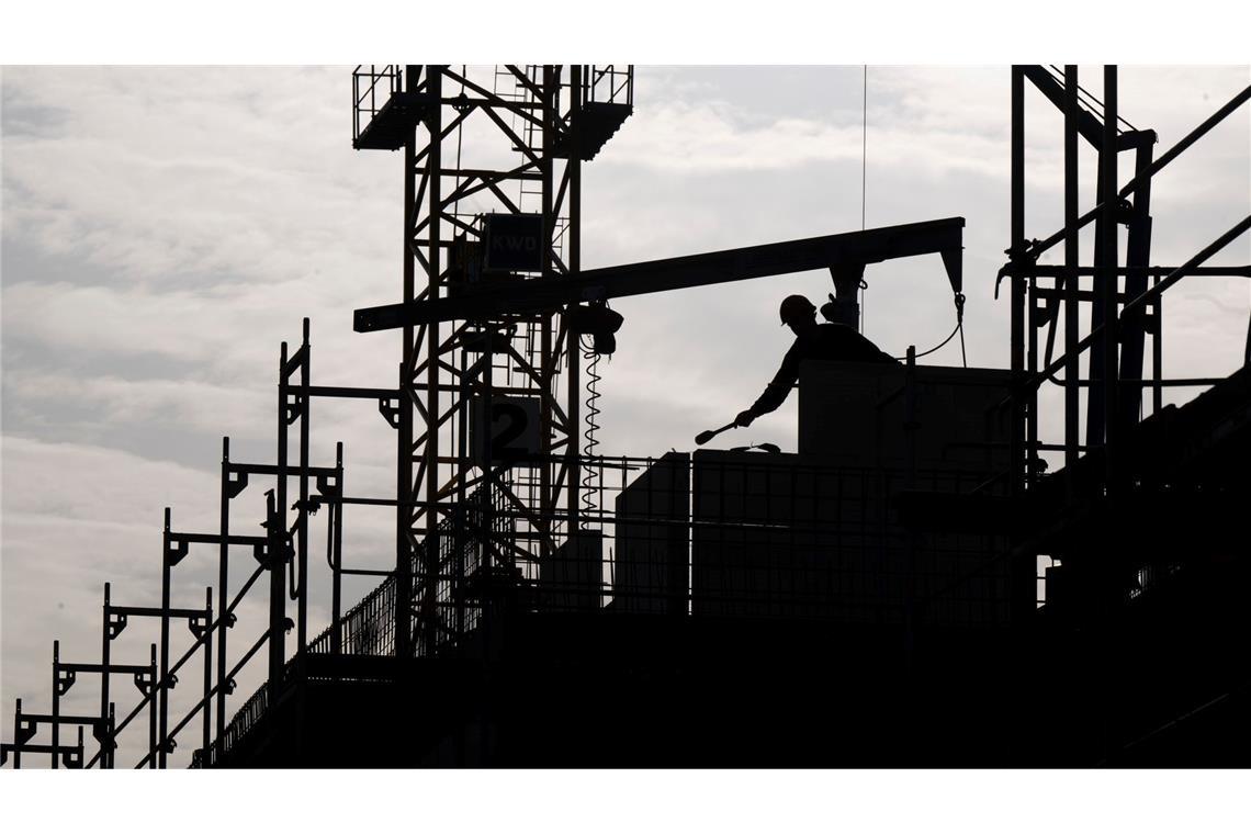 Wirtschaft schrumpft Ende 2024 stärker - Exporte schwach Ein Grund für die Schwäche der deutschen Wirtschaft: Die Krise im Wohnungsbau (Archivbild).