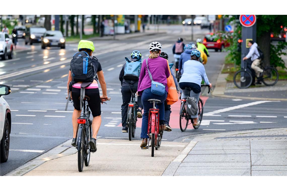 Viele Radler fühlen sich in Städten nicht sicher Ein gutes Netz an Radwegen ist ein wichtiger Aspekt für Radler. (Archivbild)
