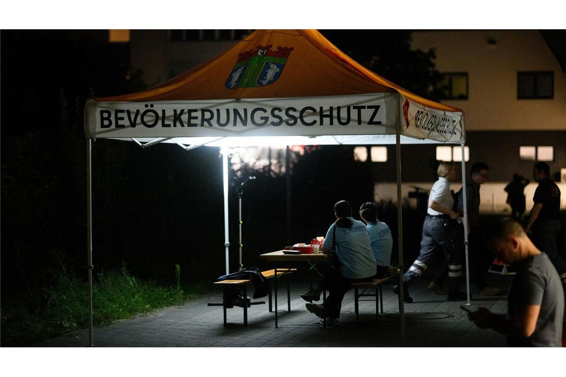 Ein halbes Jahr nach dem Anschlag auf Stromleitungen zum Techpark Adlershof durchsucht die Polizei in Berlin Räume. (Archivbild)