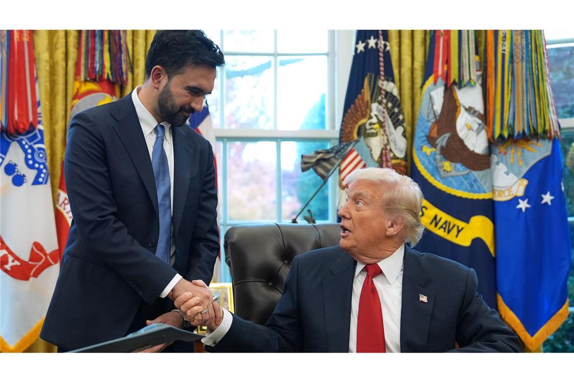 Ein Handschlag zwischen politischen Gegnern: Mamdani und Trump verstanden sich vor laufenden Kameras erstaunlich gut.