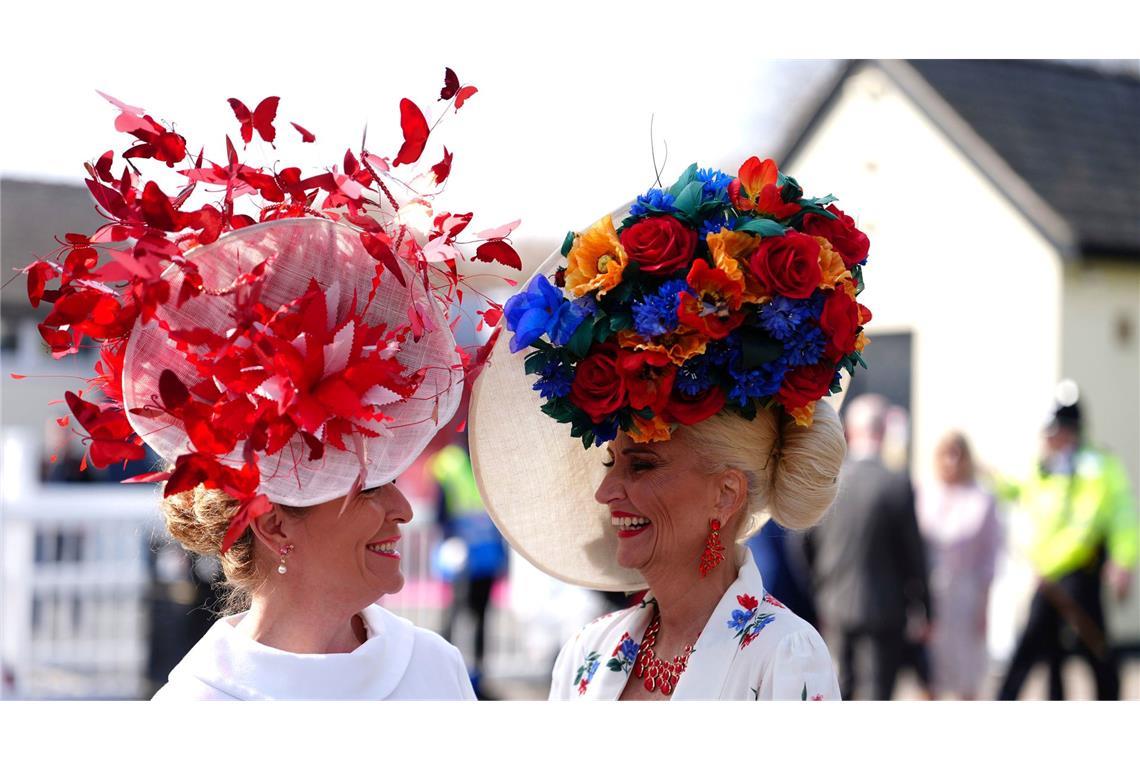 Bilder des Tages Ein Hauch von Ascot - auch beim Pferderennen in Liverpool geht es um Hüte.