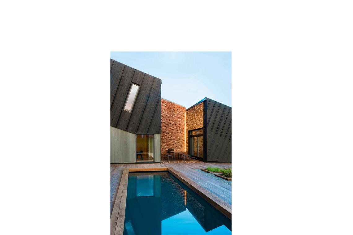 Ein Haus, das Energie produziert von Snohetta:  ZEB Pilot-Multicomfort House, Larvik, Norwegen, 2014. Im Buch auf Seite 419.