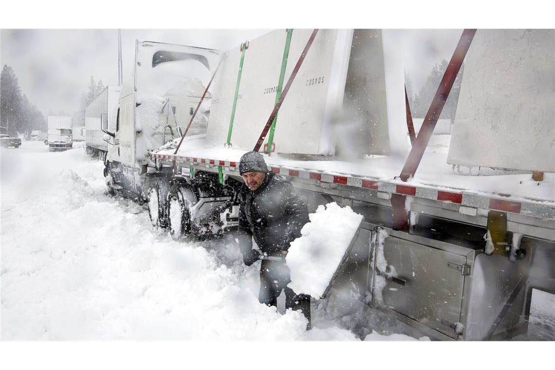 Heftiger Sturm an US-Westküste - Hunderttausende ohne Strom Ein heftiger Wintersturm hat Teile der US-Westküste lahmgelegt.