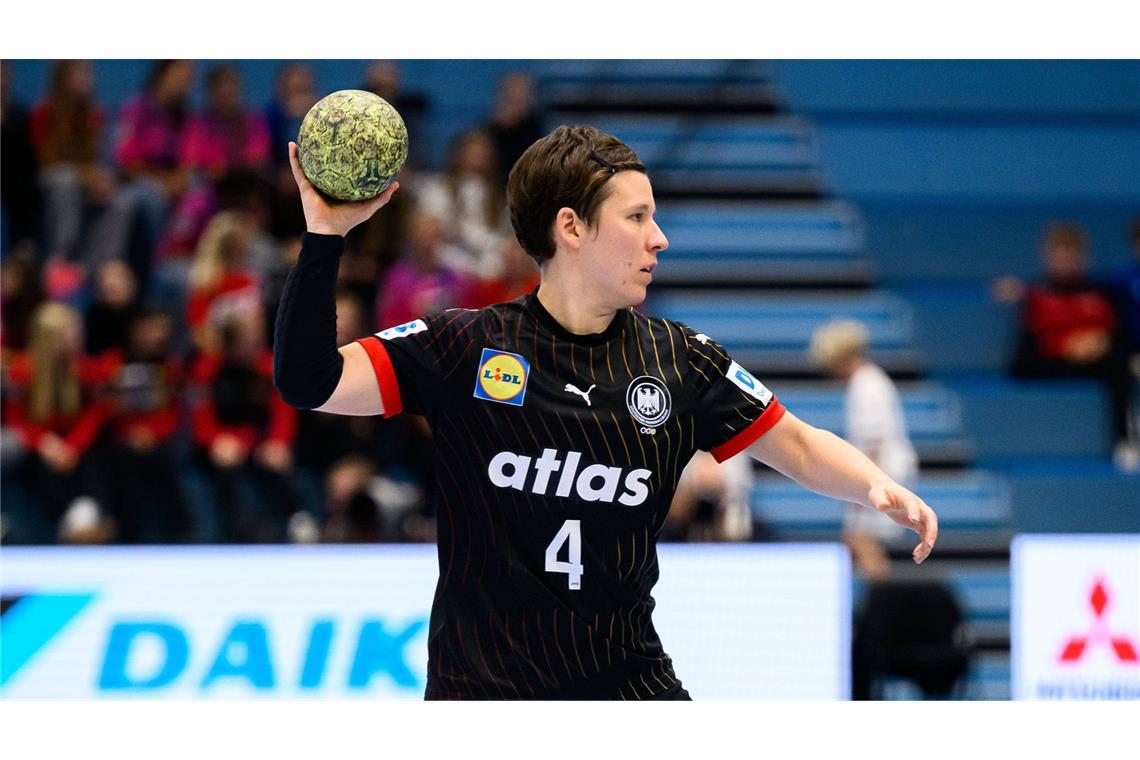 Ein Heimspiel für Alina Grijseels: Übersteht das DHB-Team wie erwartet die Vorrunde, geht es in Dortmund weiter – dort, wo sie auch im Ligaalltag wieder spielt, nach ihren Stationen in Metz und Bukarest. Die Rückraumspielerin war Kapitänin der deutschen Nationalmannschaft und wurde bereits zweimal zur Handballerin des Jahres gewählt. Länderspiele: 112, Alter: 29 Jahre