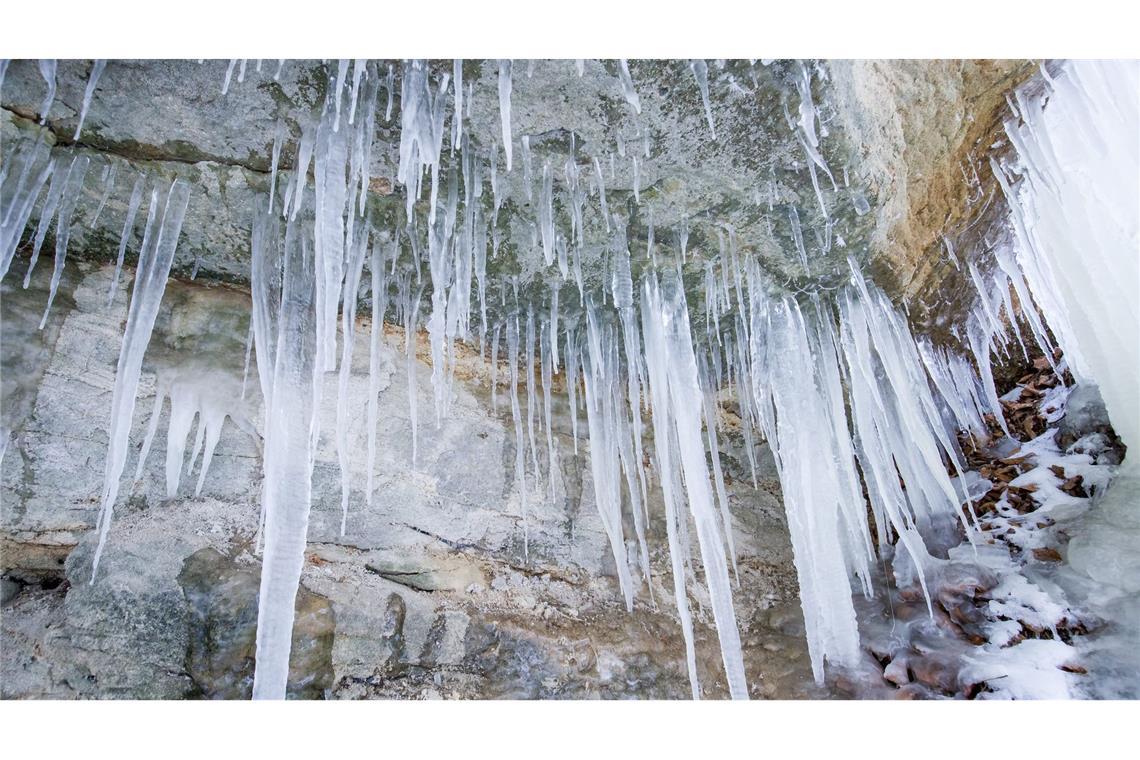 Ein herabfallender Eiszapfen trifft in Oberbayern einen Jungen. (Symbolbild)
