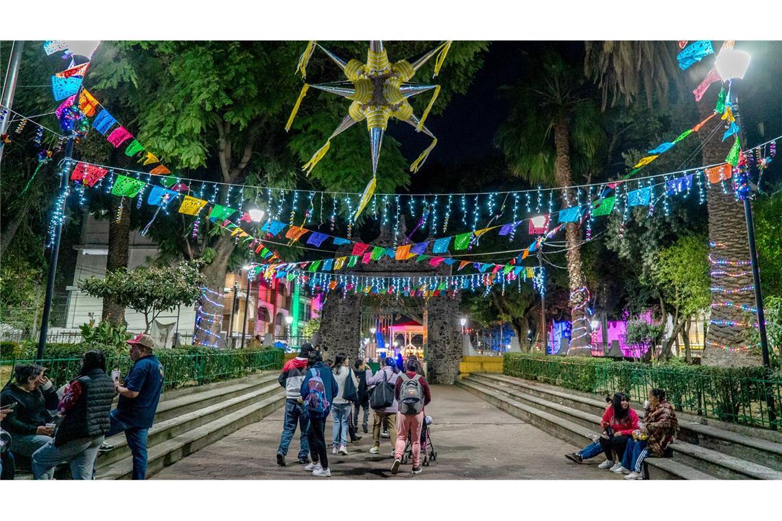 Festbräuche weltweit: Surfende Santas, Gnome und Lottofieber Ein Highlight für Jung und Alt: Weihnachts-Posadas in Mexiko-Stadt.