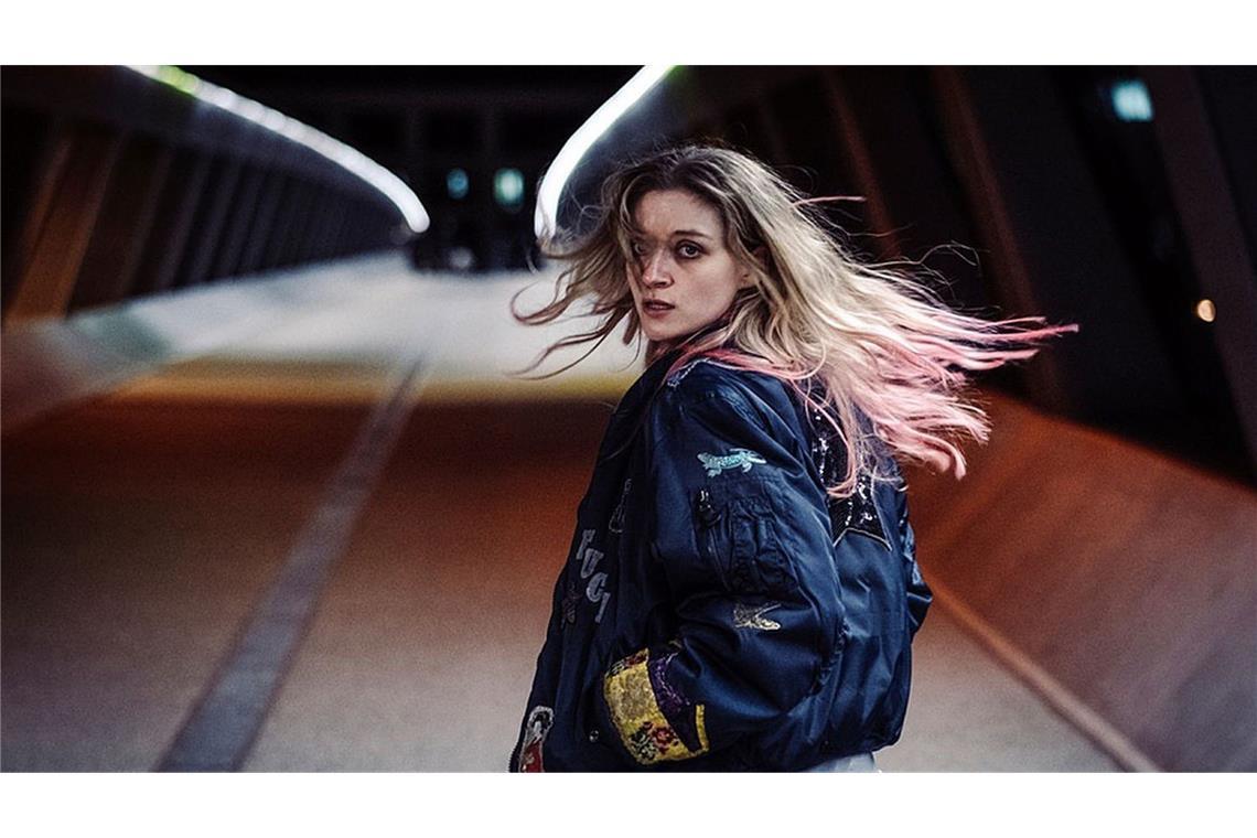 Ein Hilferuf von Kara Roth (Lara Feith) ruft die pensionierten Kommissare auf den Plan.