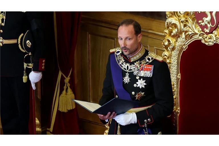 Ein historischer Moment für Norwegen: König Haakon hat den Eid auf die Verfassung im Parlament in Oslo abgelegt.