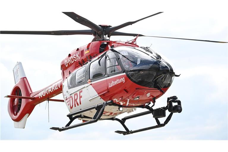 Ein Hubschrauber flog die schwer verletzte 38-Jährige ins Krankenhaus. (Symbolbild)