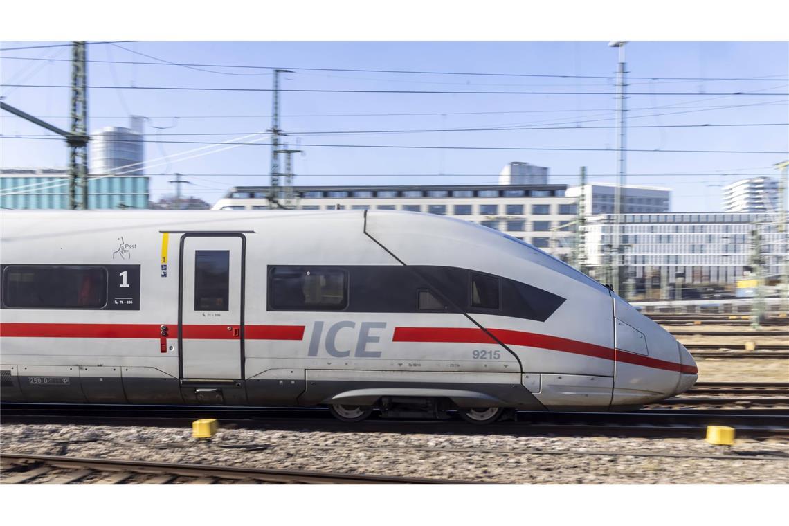 Ein ICE musste evakuiert werden (Symbolbild).