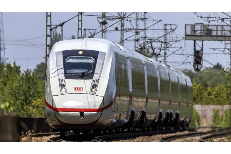 Ein ICE stand zwischen Basel und Stuttgart stundenlang still.