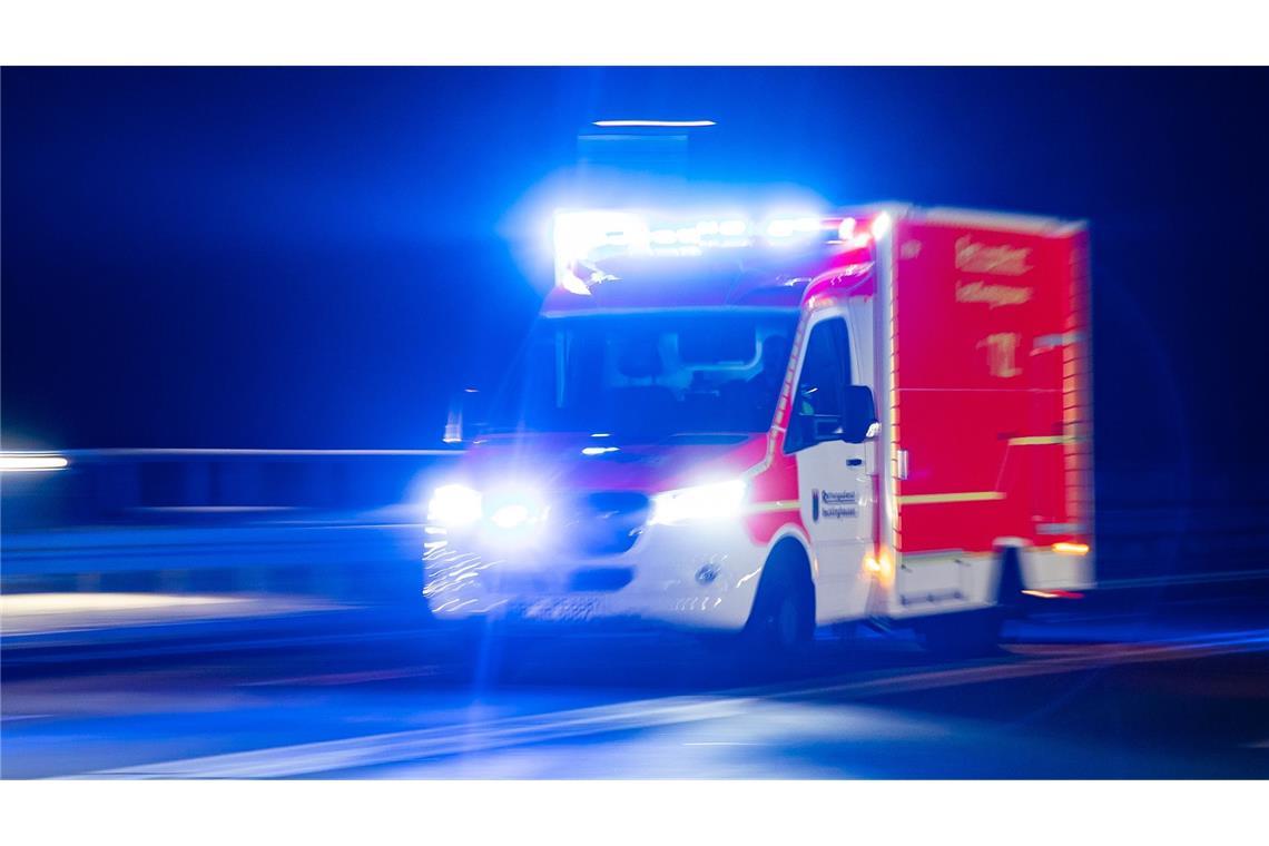 Ein Junge ist bei einem Unfall mit einem Transporter schwer verletzt worden. (Symbolbild)