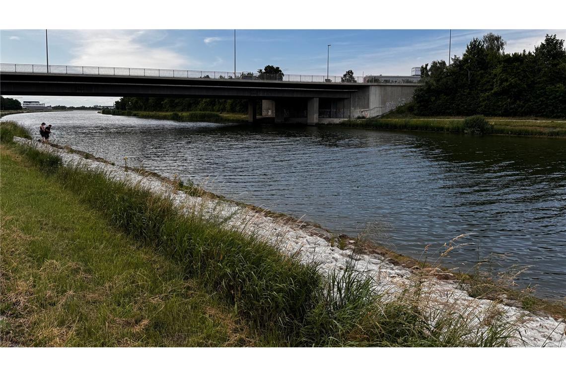 Vermisster Junge tot im Main-Donau-Kanal Ein Junge ist tot im Main-Donau-Kanal in Nürnberg gefunden worden.