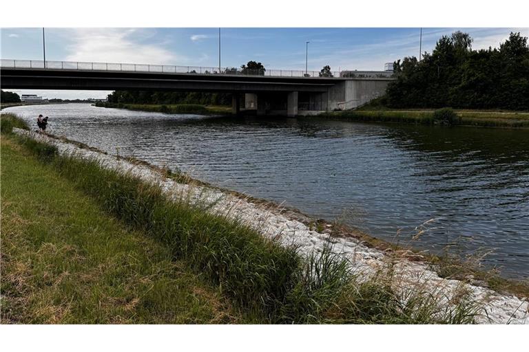 Ein Junge ist tot im Main-Donau-Kanal in Nürnberg gefunden worden.