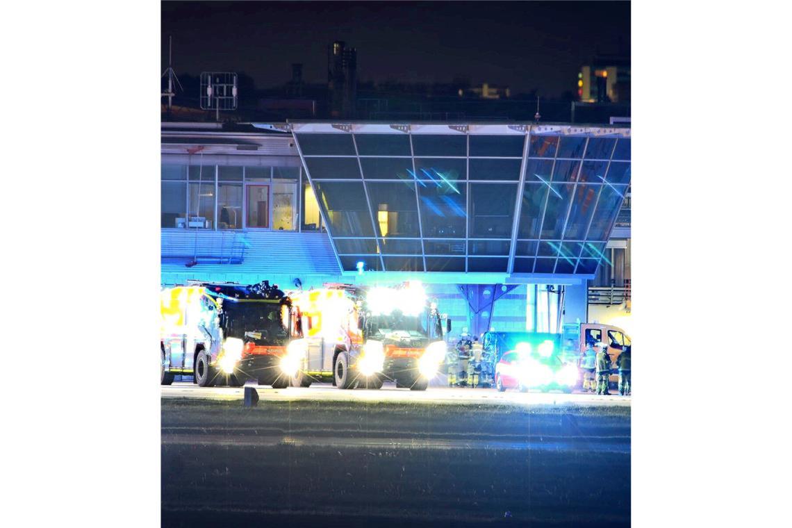 Flugverkehr wegen Feuer eingeschränkt Ein Kabelbrand hatte den Einsatz am Flughafen Stuttgart aus
