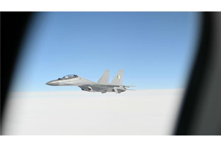 Ein Kampfjet der algerischen Luftwaffe. In Südkorea hat ein Pilot für spektakuläre Fotos viel risiert. Das Foto zeigt nicht den eigentliche Kampjet (Symbolfoto)