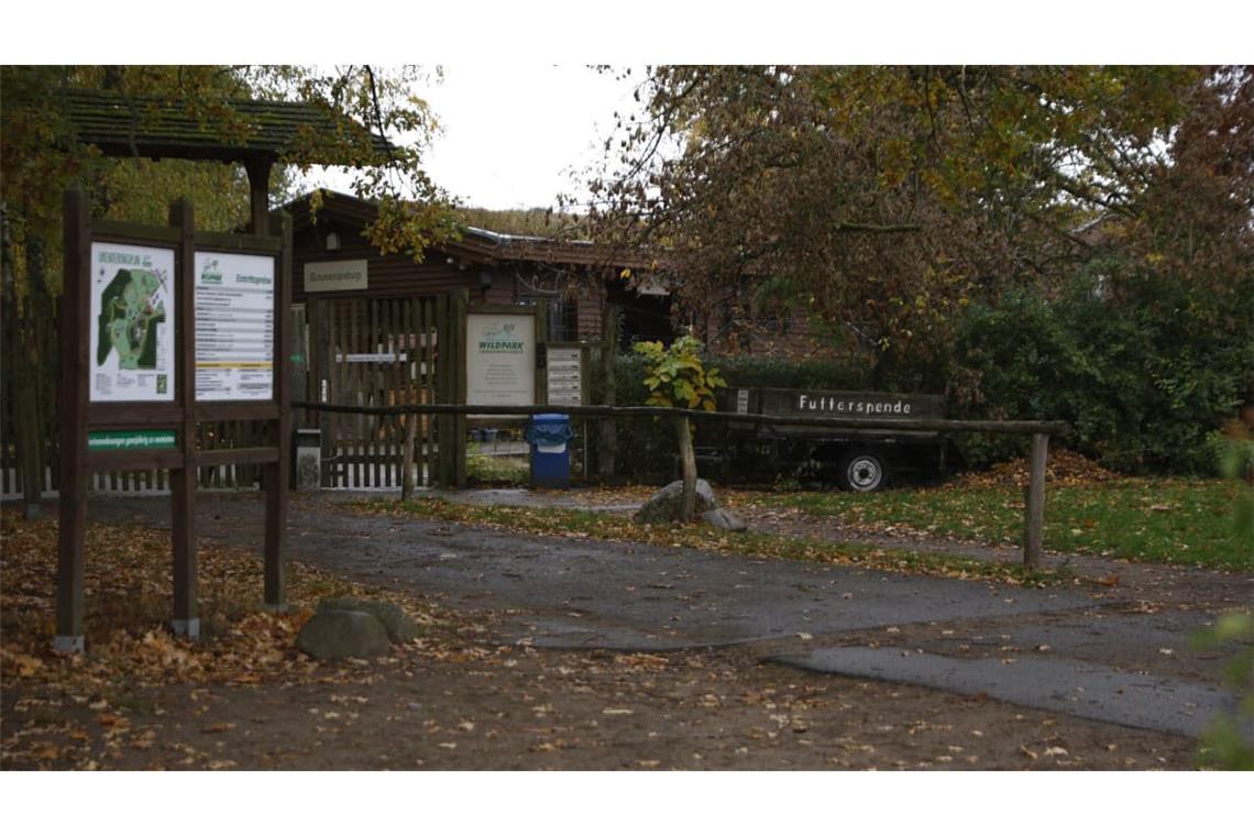 Ein Kind ist bei der Attacke eines Wolfs im brandenburgischen Wildpark Johannismühle schwer verletzt worden.