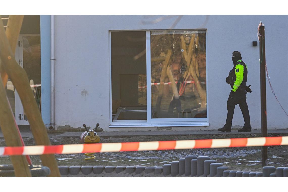 Ein Kind stirbt in einer Berliner Kita bei einem Unfall.