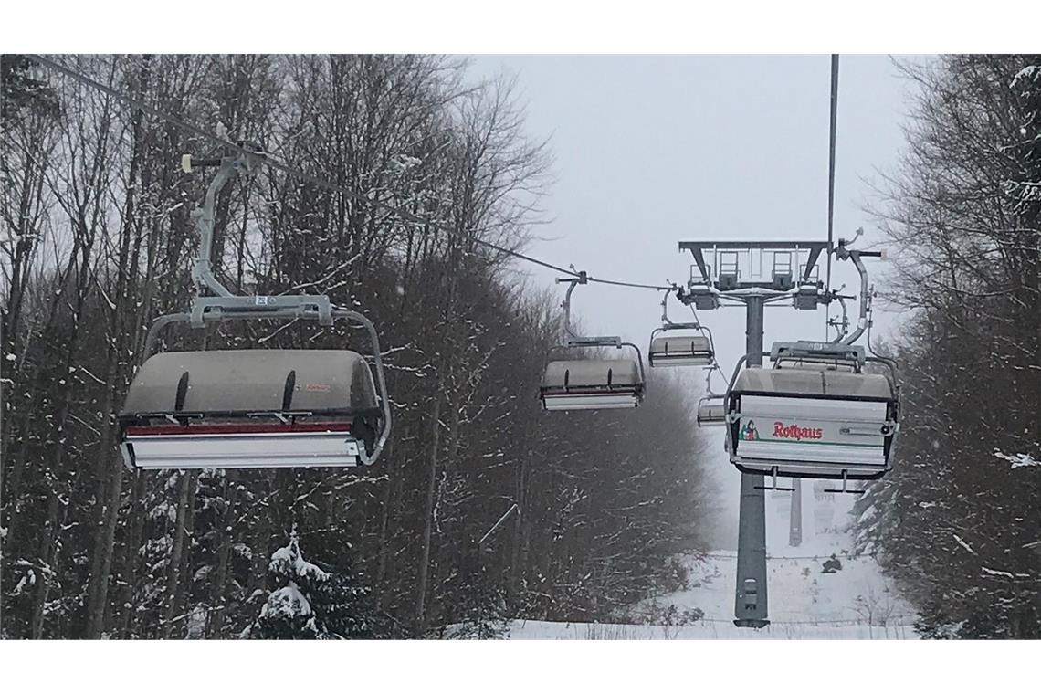 Achtjährige stürzt aus Skilift – Justiz prüft mögliche Versäumnisse Ein Kind stürzte aus einem Sessellift. (Symbolfoto)
