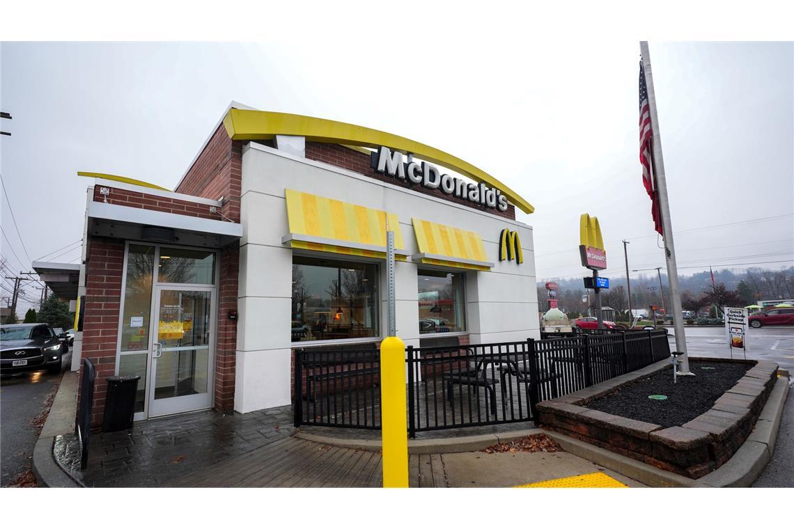 Todesschütze von Manhattan soll Manifest geschrieben haben Ein Kunde hatte den Verdächtigen in einem McDonald's-Restaurant von Fahndungsfotos erkannt.