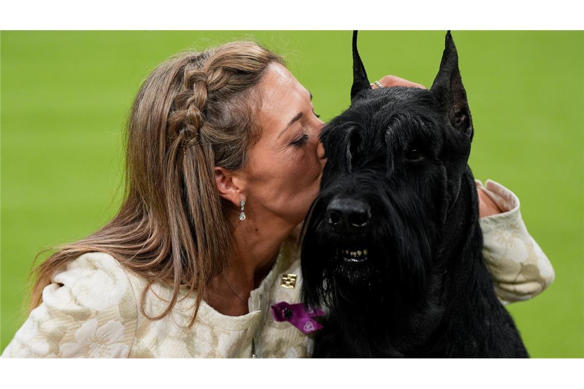 Bilder des Tages Ein Kuss für den Besten.