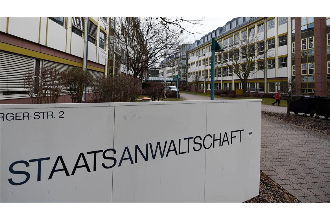 Lehrer soll KI-Sexfoto von sich mit Schülerin erstellt haben Ein Lehrer soll das Gesicht einer Schülerin per KI in ein Pornobild montiert haben. Die Staatsanwaltschaft ermittelt nun (Symbolfoto).
